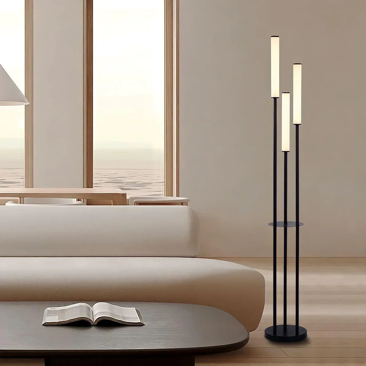 Moderne LED-Stehleuchte mit 3 Lichtröhren und Dimmer