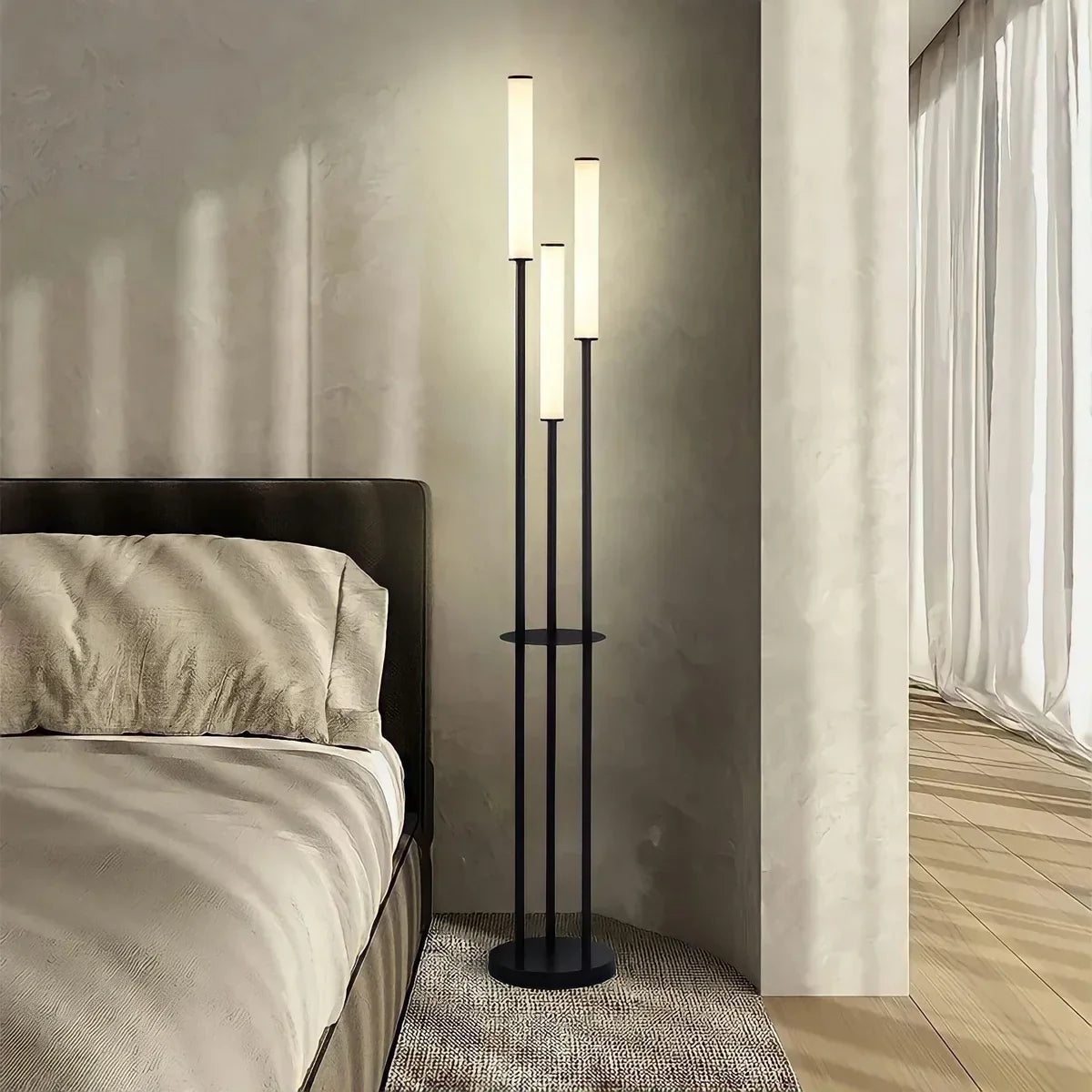 Moderne LED-Stehleuchte mit 3 Lichtröhren und Dimmer