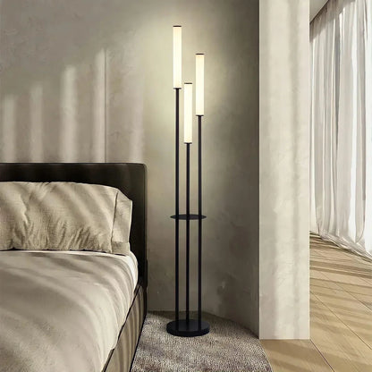 Moderne LED-Stehleuchte mit 3 Lichtröhren und Dimmer
