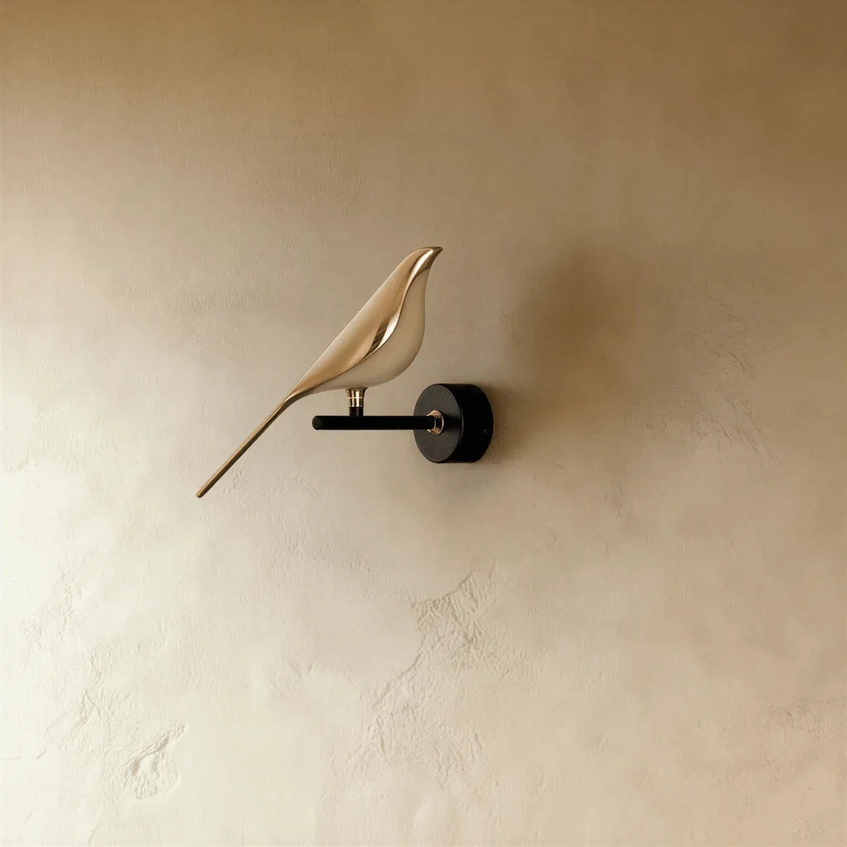 Moderne Schwalben-Wandleuchte mit Acryl-Diffusor
